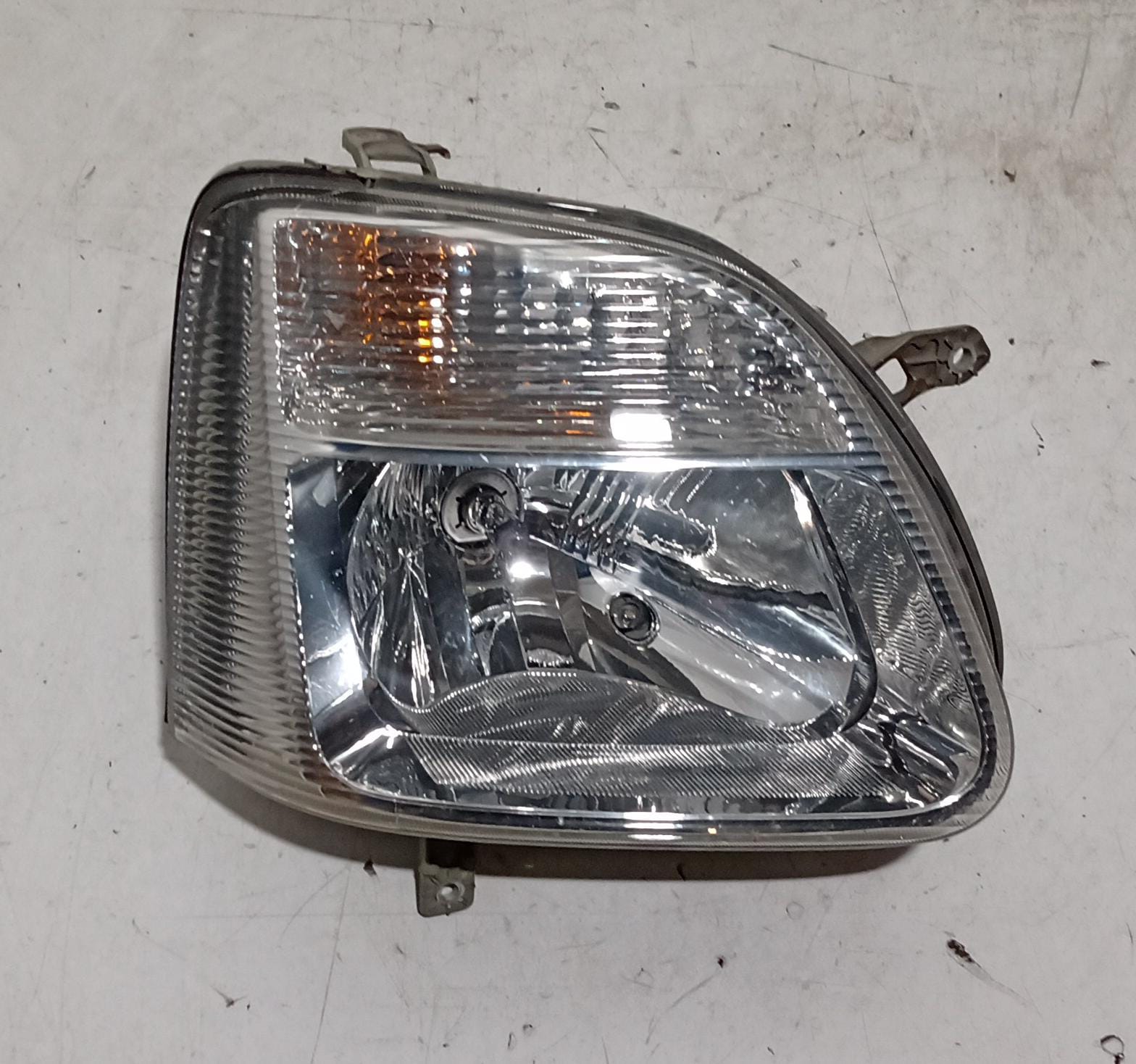 Fanale anteriore destro